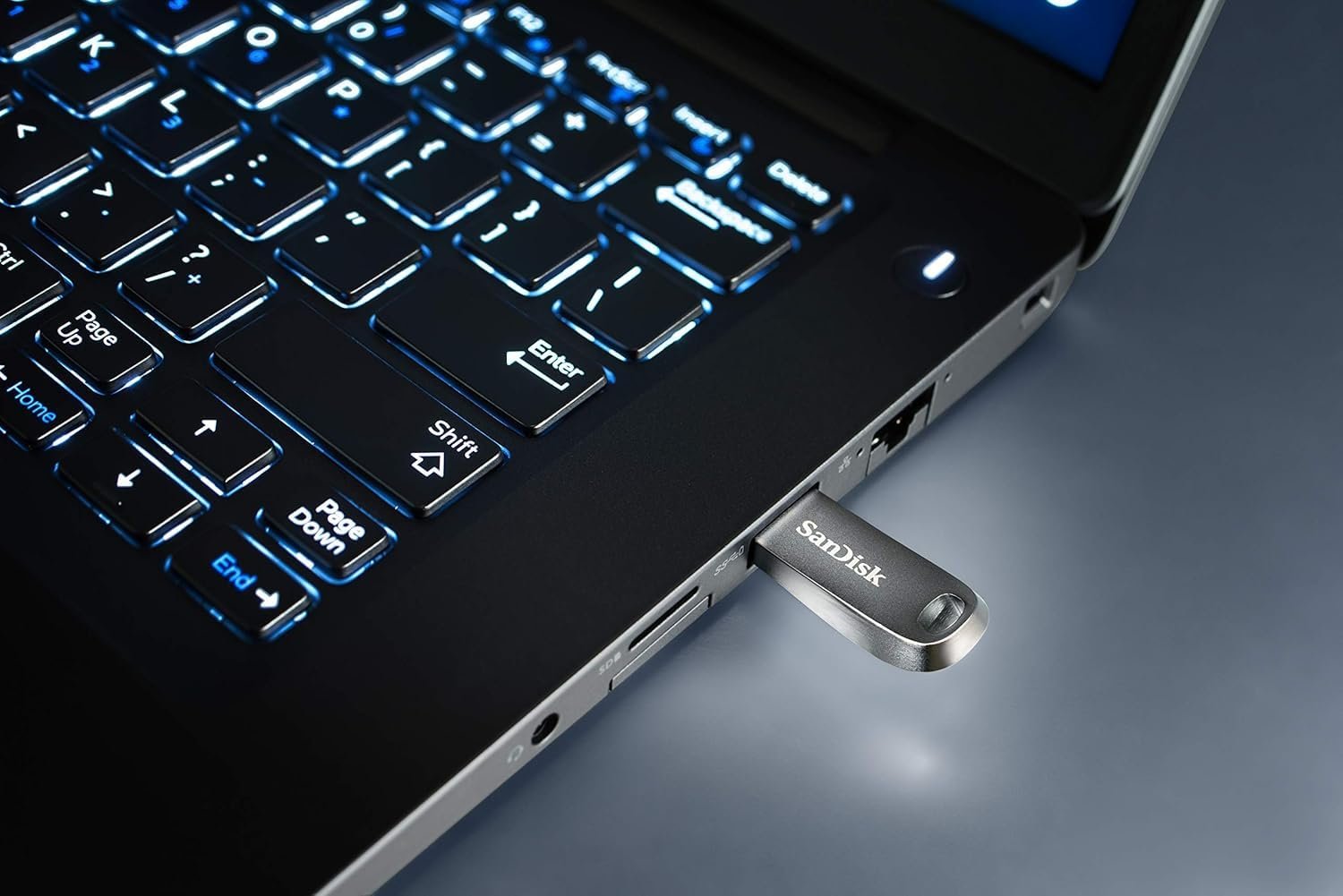 Pendrive SanDisk 32GB Ultra Luxe USB 3.1 Gen 1 Flash Drive - 150MB/s, Metal Casing | SDCZ74-032G-I35