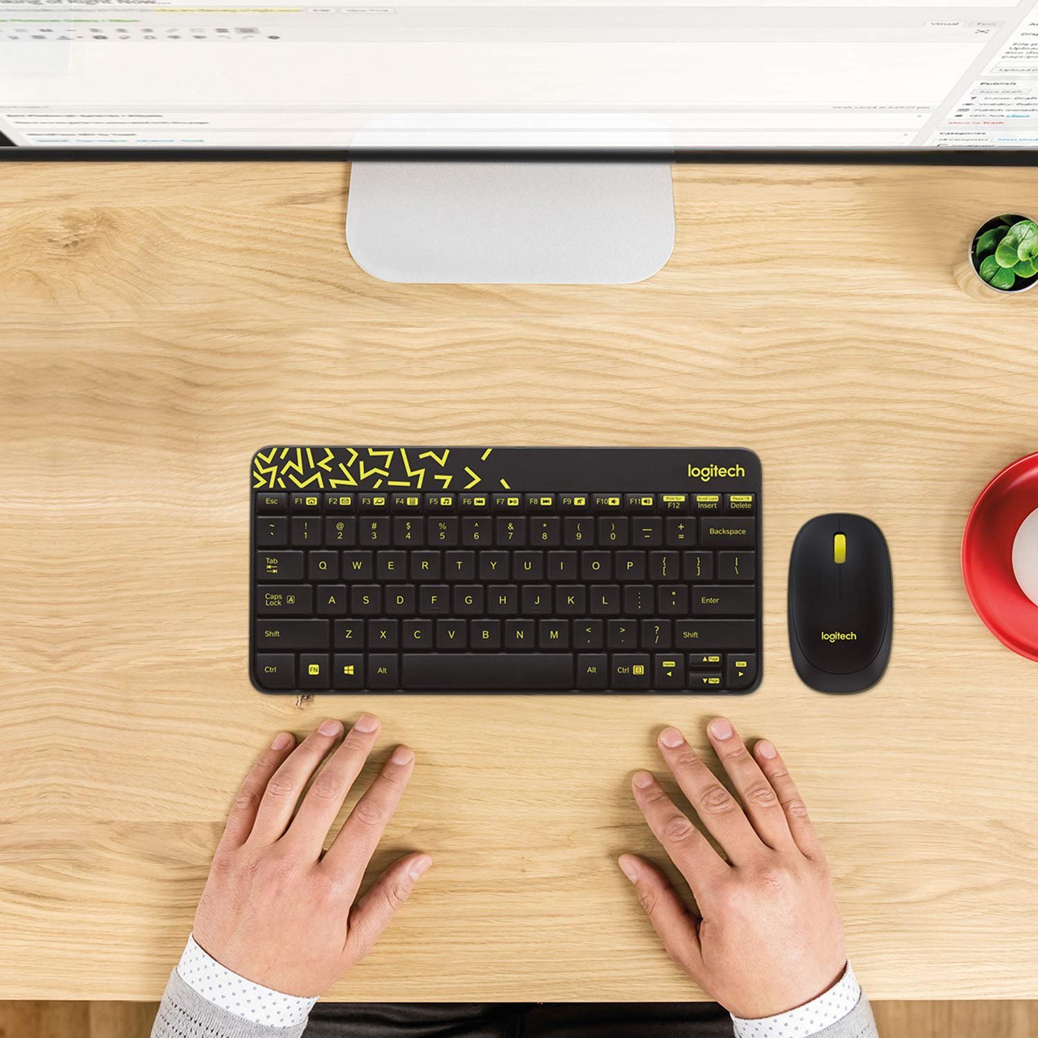 Keyboard & Mouse Logitech Nano Wireless Combo MK240, 12 Function Keys 2.4Ghz Wireless Black & Yellow