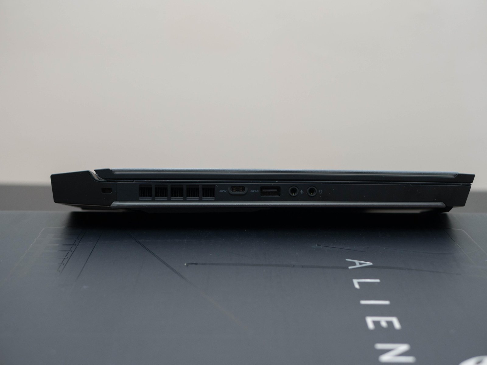Dell Alienware 15 Gaming Laptop | AMD Ryzen 7 260 Processor | 16GB DDR5 5600 RAM | 512GB PCIe NVMe SSD | NVIDIA GeForce RTX 4050 6GB GDDR6 Graphics | 15.3" WUXGA 1920×1200 165Hz 300-Nits Display | Backlit Keyboard | Windows 11 + Office H & S 2024 | Black